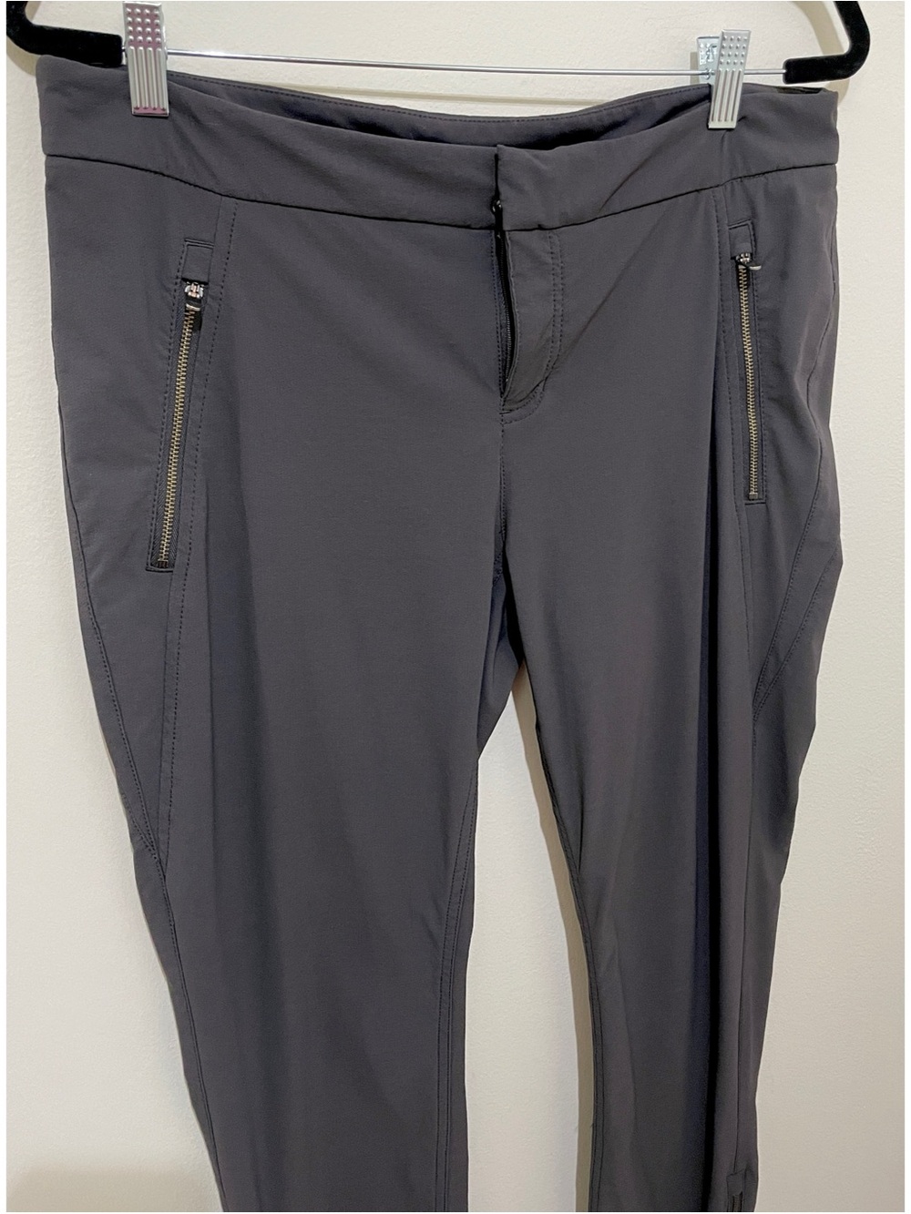 Akira Sleek Charcoal Zip Pocket Active Pants, Size 14 - Picture 2 of 12